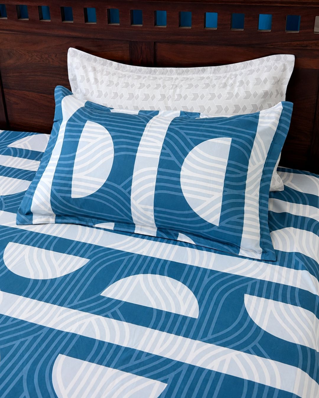 King Size Bedsheets with 4 Pillow Covers